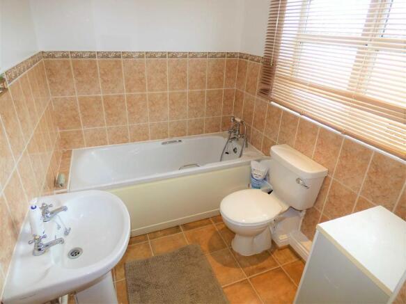 FAMILY BATHROOM