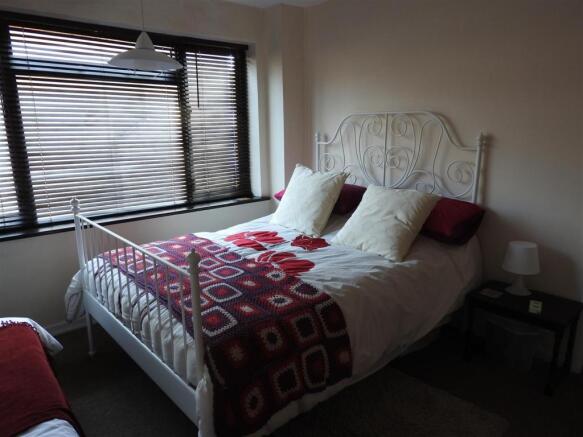 bedroom 2.JPG