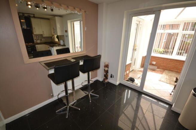 KITCHEN/SIDE DINING AREA