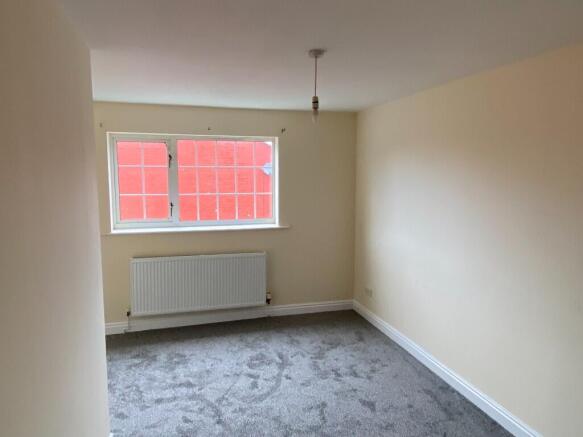 2 bed Town House to rent Image 5
