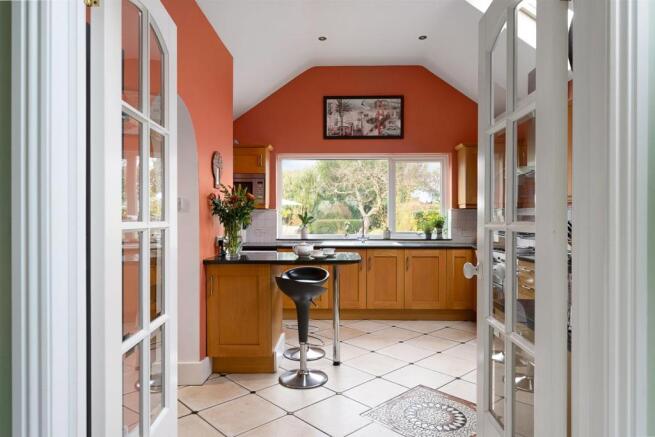 220118-1155 View through to kitchen.jpg