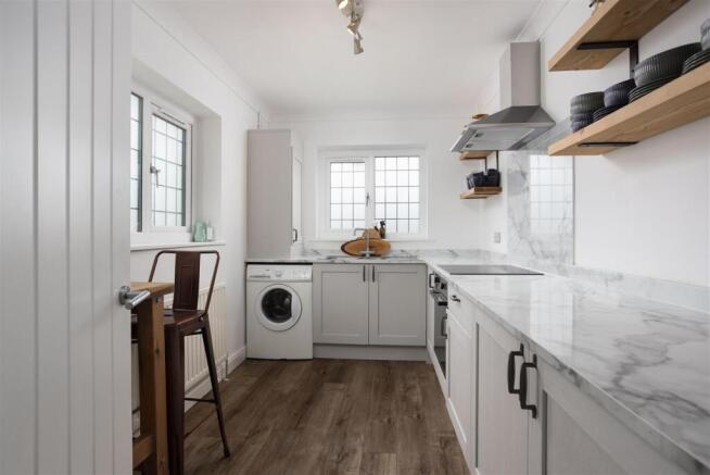 7 bed Detached for sale Image 10