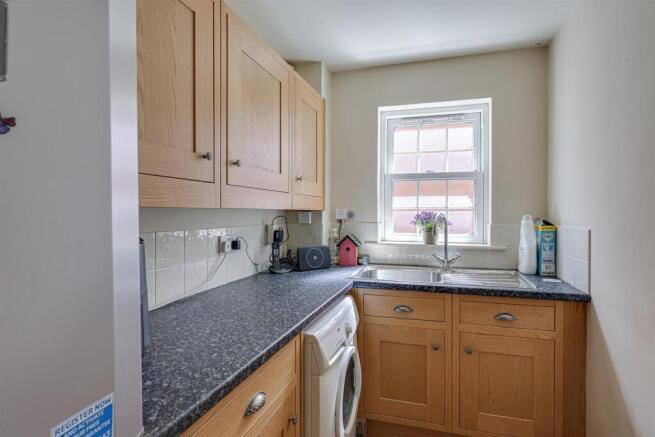 4 bed Detached for sale Image 10