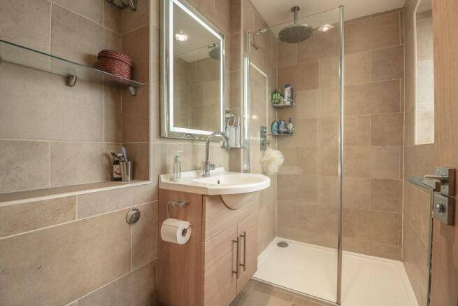 Ensuite to Bed 1