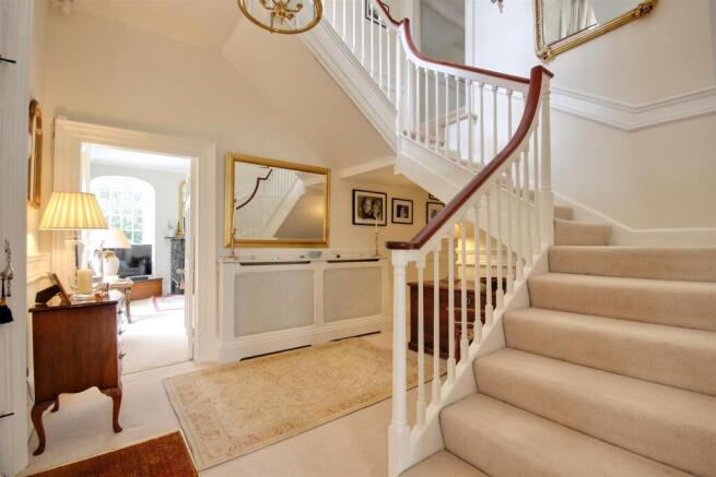 5 bed Detached for sale Image 9