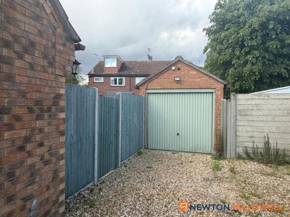 Garage & Driveway