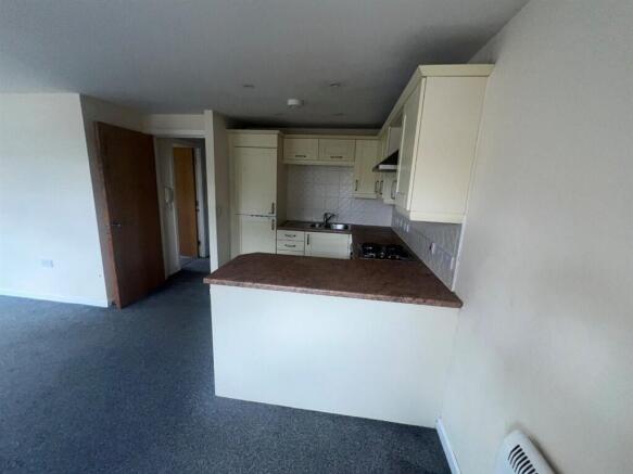 2 bed Flat for sale Image 3