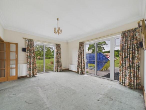 6 bed Detached for sale Image 5