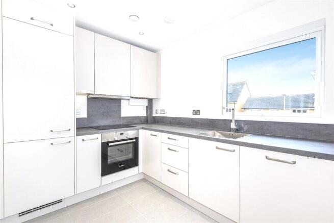 Longships Way, Reading, Berkshire, RG2 photo 4
