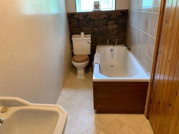 BATHROOM & WC