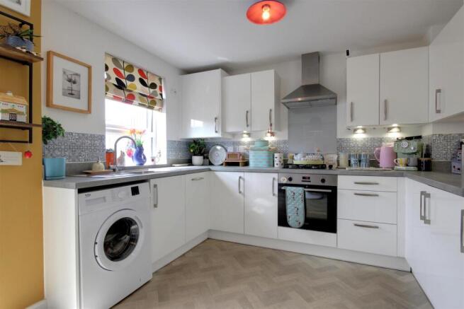 3 bed Semi-Detached for sale Image 5