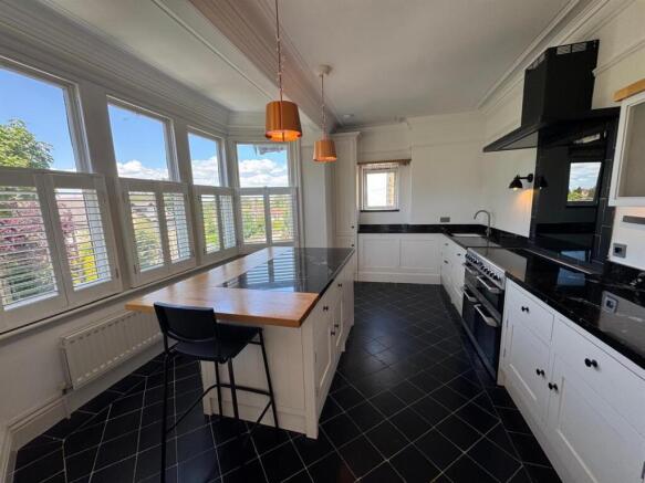 2 bed Apartment to rent Image 8