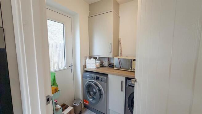 3 bed Semi-Detached for sale Image 6