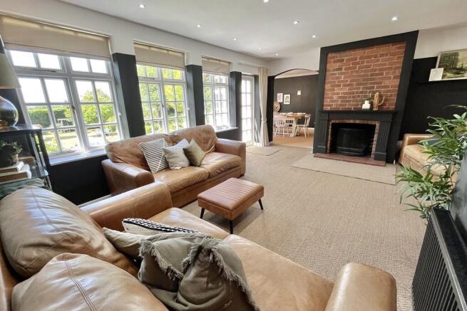5 bed Bungalow for sale Image 11