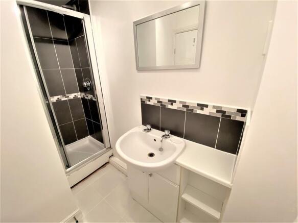 Master Bedroom En...
