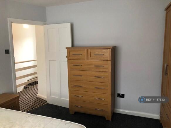 Large Double Bedroom £950 Plus Private Office