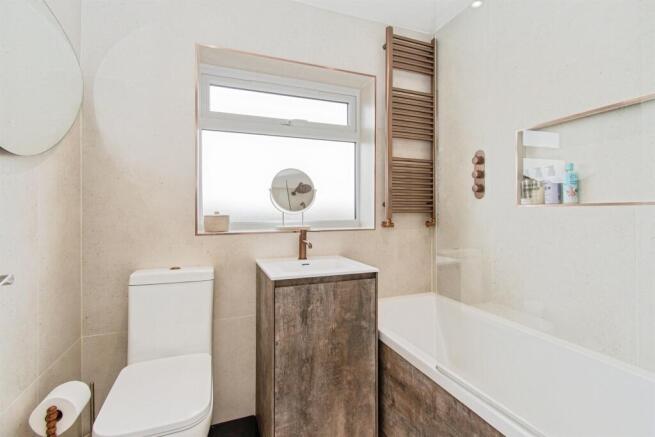 3 bed Semi-Detached for sale Image 6