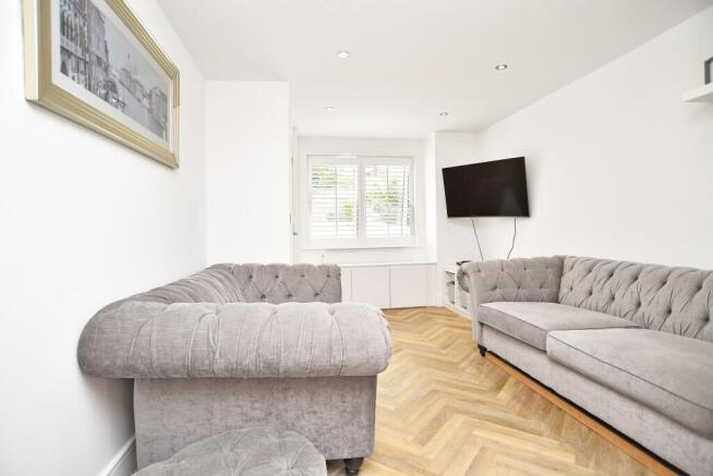 4 bed Semi-Detached for sale Image 8