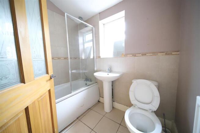 BATHROOM.JPG