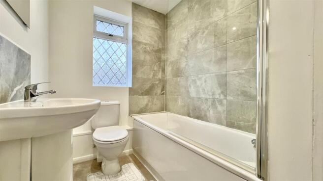 Family Bathroom / WC