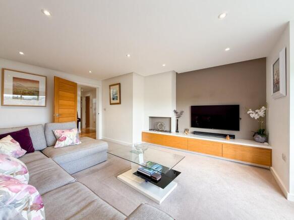 5 bed Detached for sale Image 9