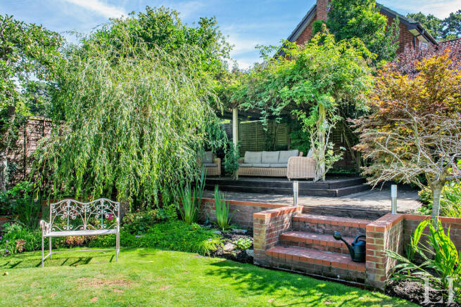 8616740-exteriorW...