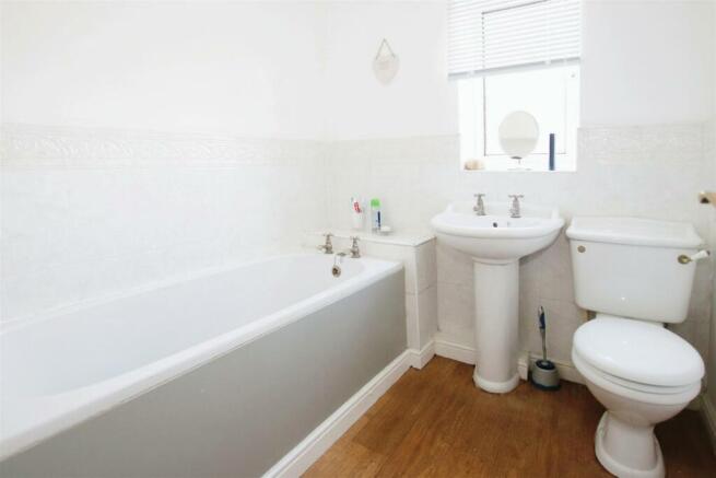 FIRST FLOOR BATHROOM