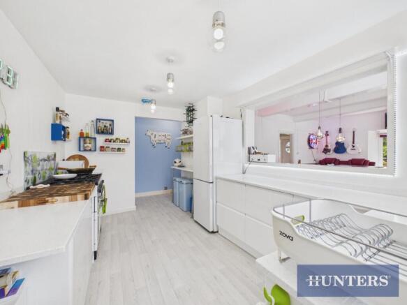 5 bed Detached for sale Image 7