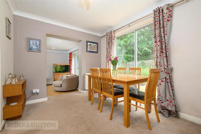 5 bed Detached for sale Image 9
