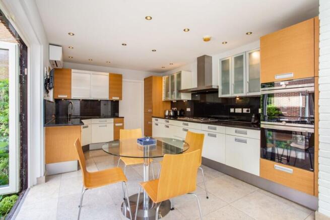 17 Langton Way, B...