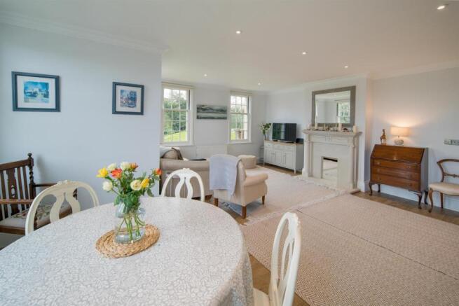 Sitting/Dining Room