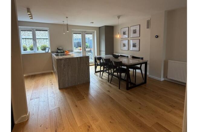 3 bed Semi-Detached for sale Image 11