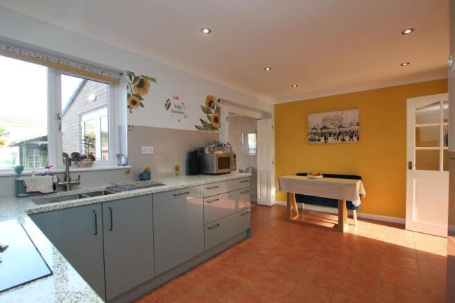 kitchen1.JPG