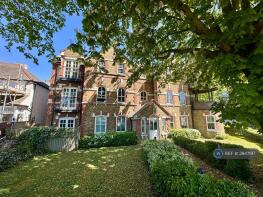 6, Hetton House, Station Road, Loughton IG10 4NP