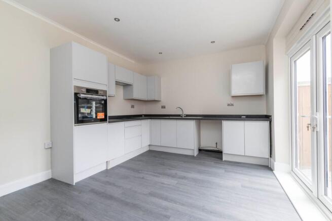 3 bed Semi-Detached to rent Image 4