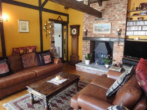 SITTING ROOM: