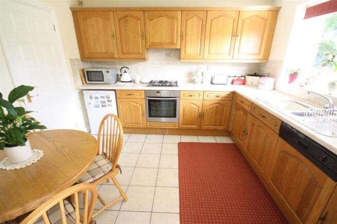 KITCHEN/ BREAKFAST R