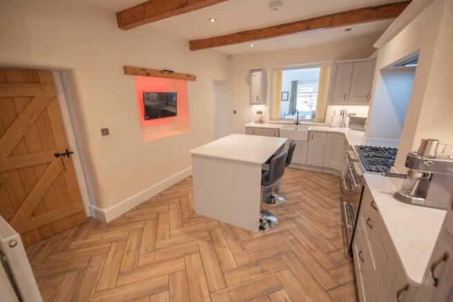 4 bed Detached for sale Image 11