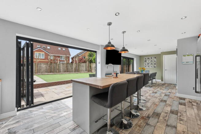 4 bed Detached for sale Image 6