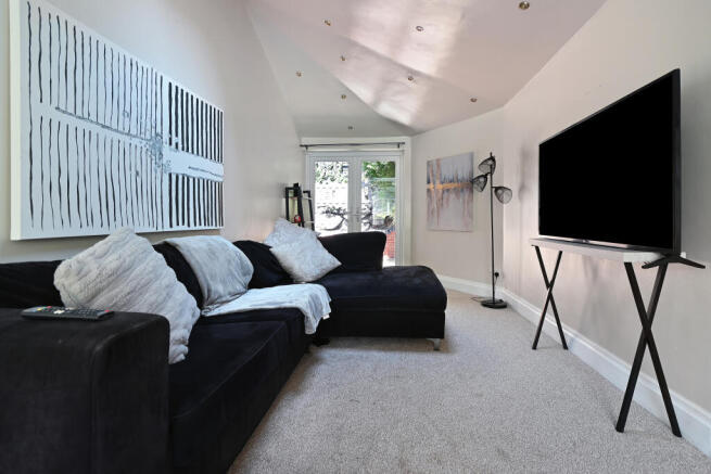 4 bed Semi-Detached for sale Image 5