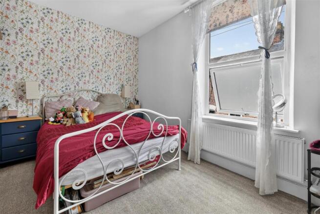 3 bed Terraced for sale Image 11