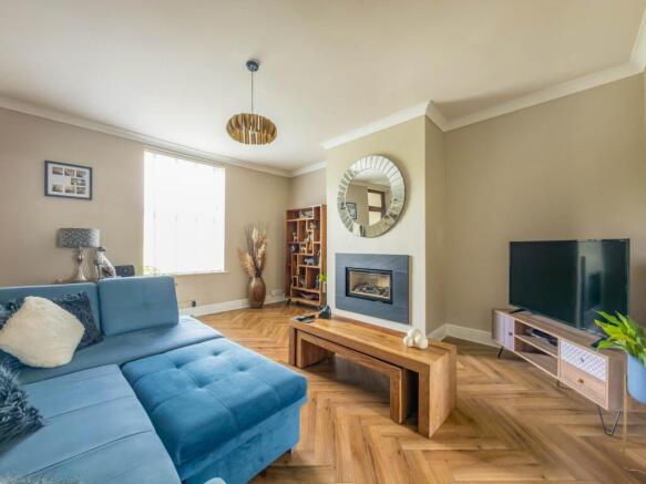 4 bed Semi-Detached for sale Image 8