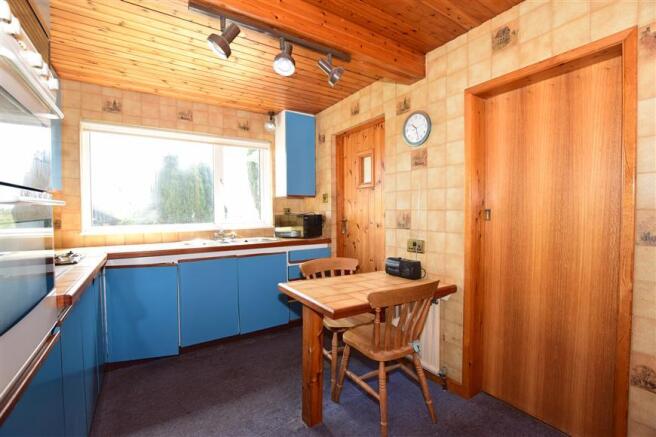 Kitchen/ Breakfast Room