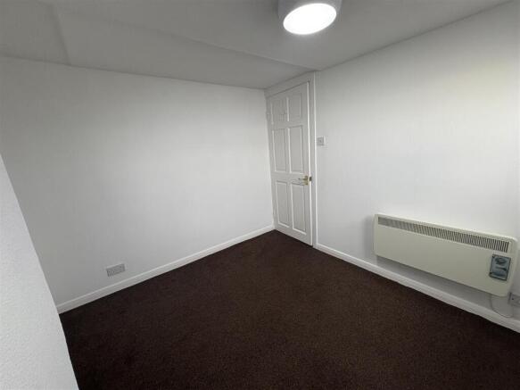 2 bed Apartment to rent Image 12