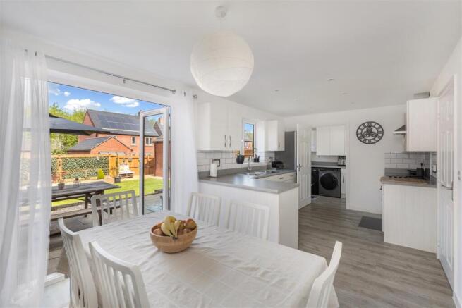 105 Bismore Road, Banbury-9.jpg