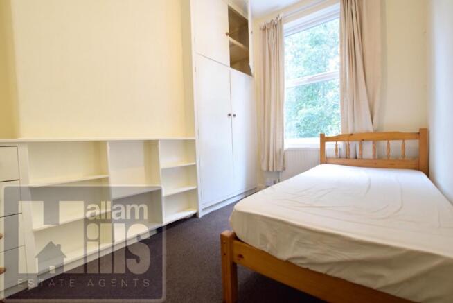 3 bed Terraced to rent Image 7
