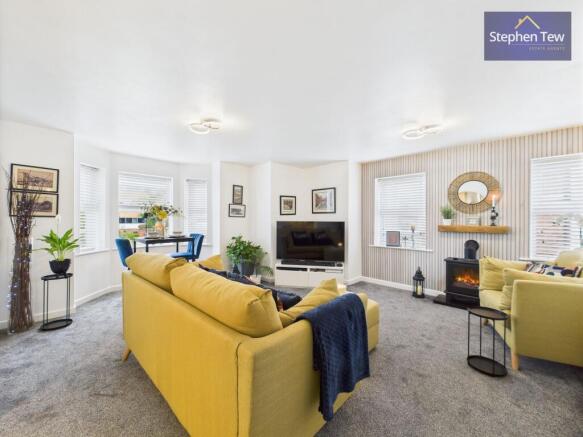 Lounge/ Dining Room