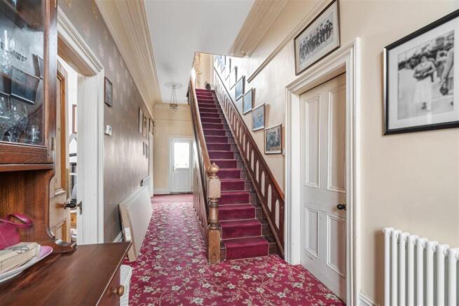 5 bed Detached for sale Image 10
