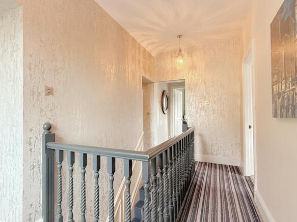 6 bed Detached for sale Image 11