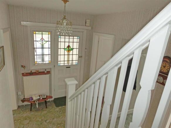 Hollywood Lane 45 hall.jpg